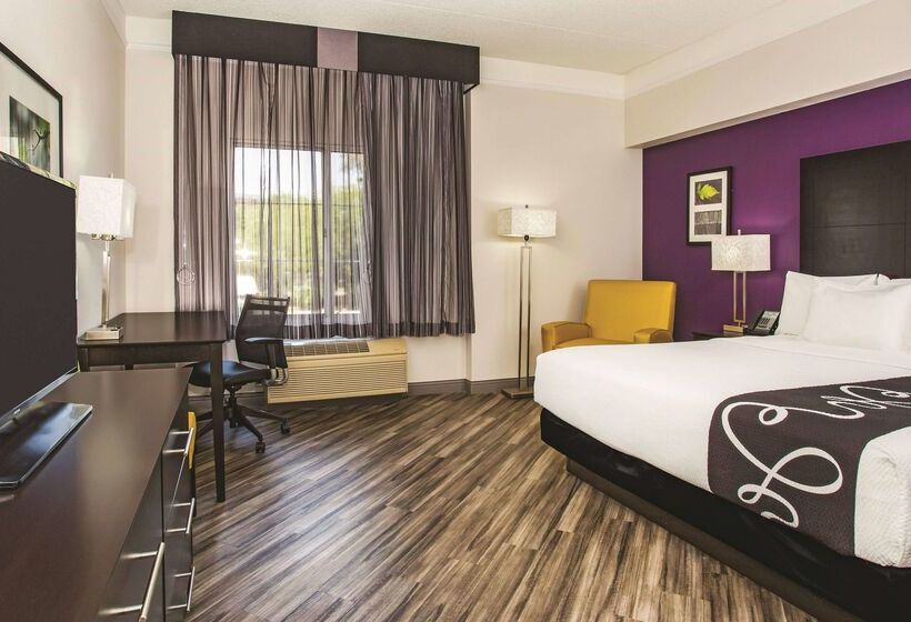 هتل La Quinta By Wyndham Las Vegas Summerlin Tech