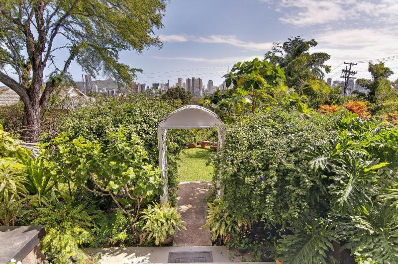 هتل Manoa Valley Inn