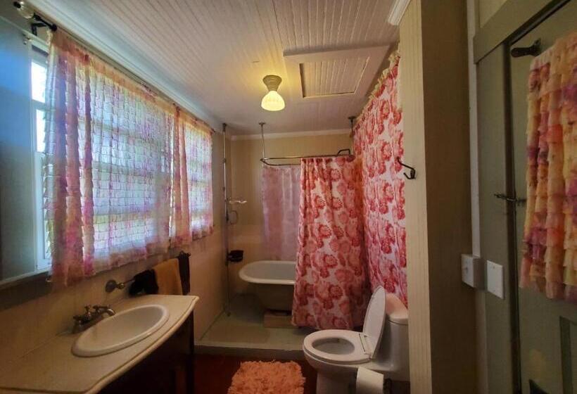هتل Manoa Valley Inn