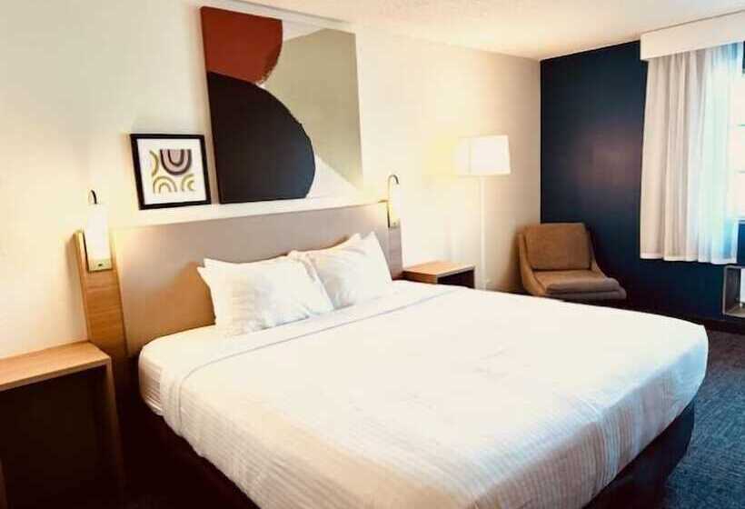 هتل Spark By Hilton Modesto