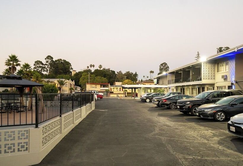 هتل Seaside Inn & Suites