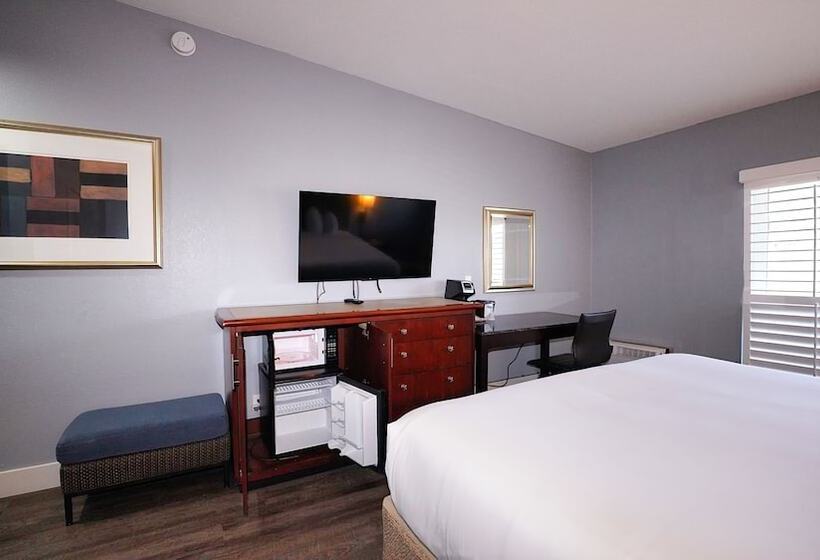هتل Seaside Inn & Suites
