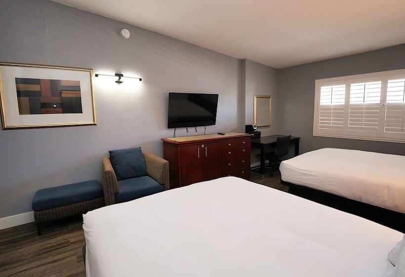 هتل Seaside Inn & Suites