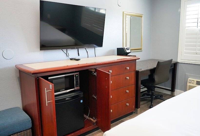 هتل Seaside Inn & Suites