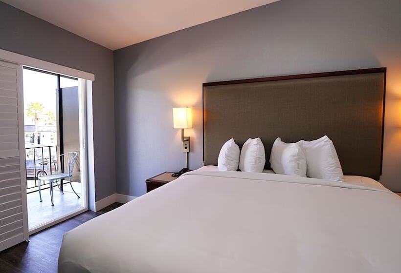 هتل Seaside Inn & Suites