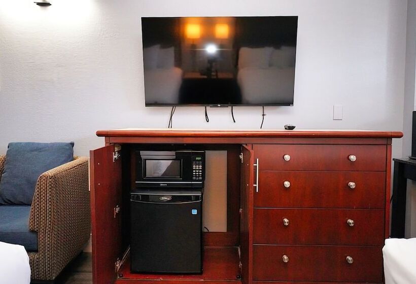 هتل Seaside Inn & Suites