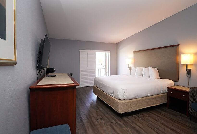 هتل Seaside Inn & Suites