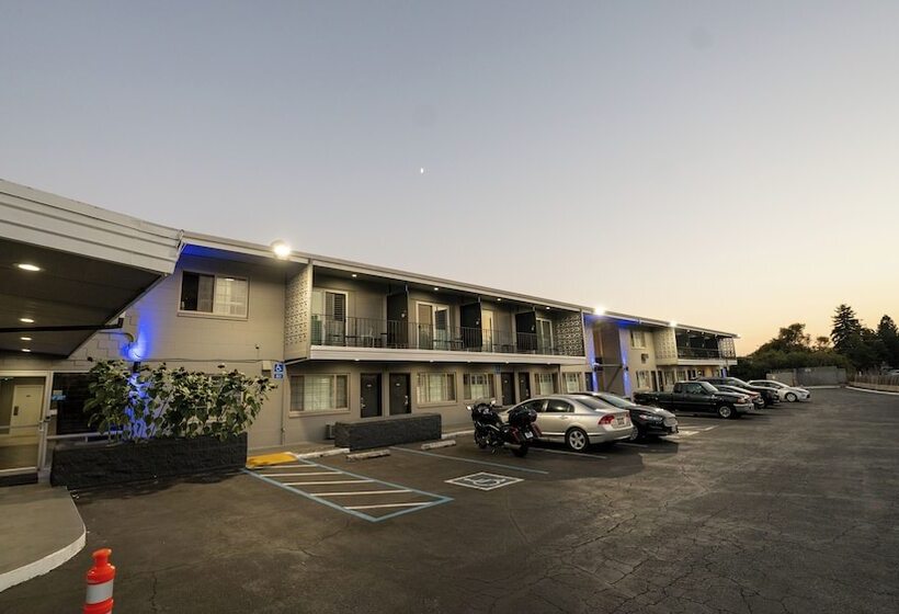 هتل Seaside Inn & Suites
