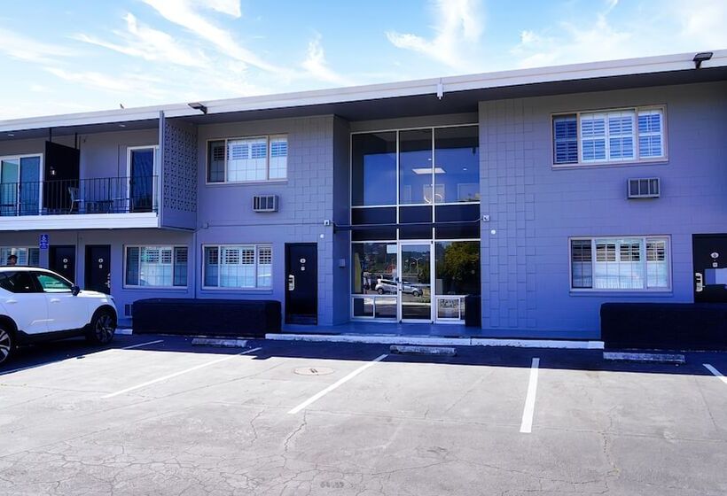 هتل Seaside Inn & Suites