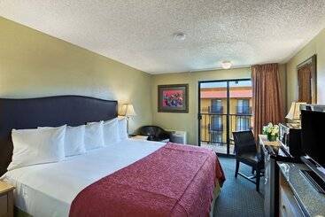 هتل Oxford Inn & Suites Lancaster