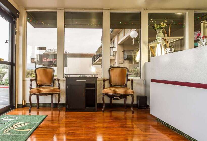 בית מלון כפרי Quality Inn & Suites Silicon Valley
