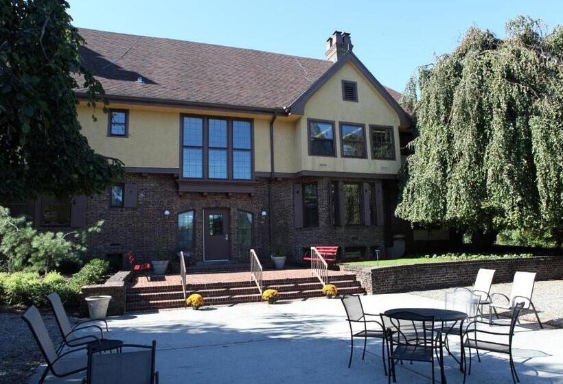 호텔 Rutgers University Inn And Conference Center
