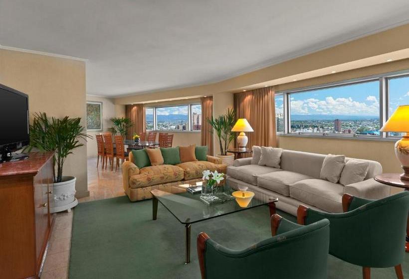 هتل Quinto Centenario