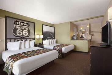 هتل Super 8 By Wyndham Conference Center Nau/downtown