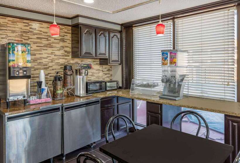 هتل Super 8 By Wyndham Tulsa/arpt/st Fairgrounds