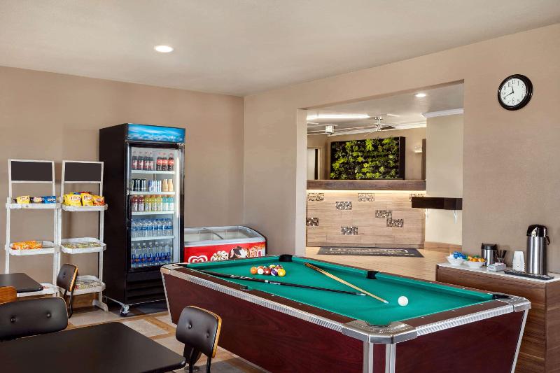 هتل Travelodge By Wyndham Lake Havasu