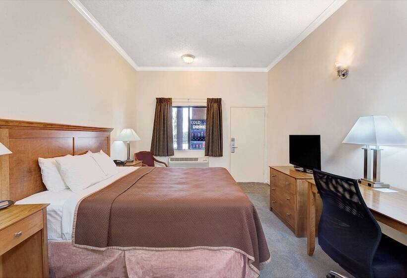ホテル Travelodge By Wyndham Pasadena Central