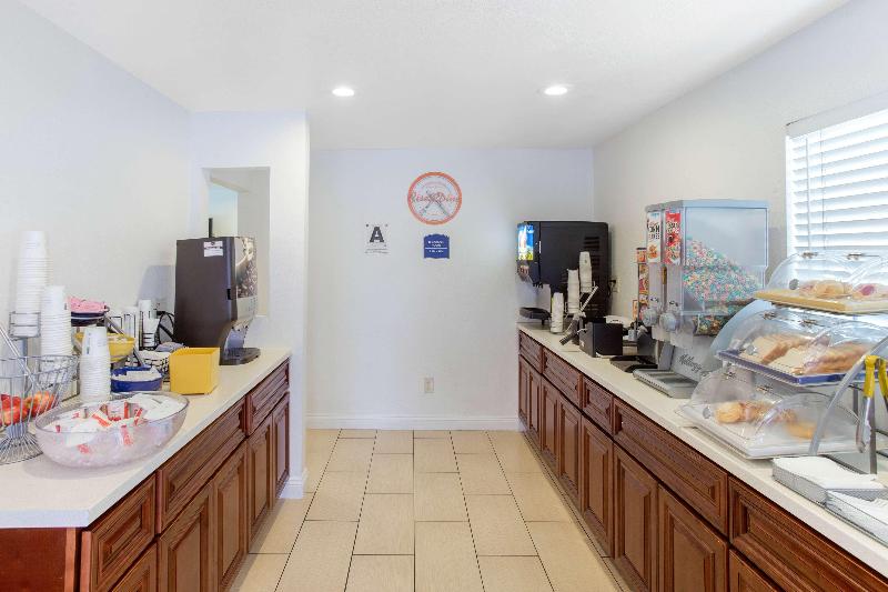 מוטל Howard Johnson Suites By Wyndham San Diego Chula Vista Bayfront