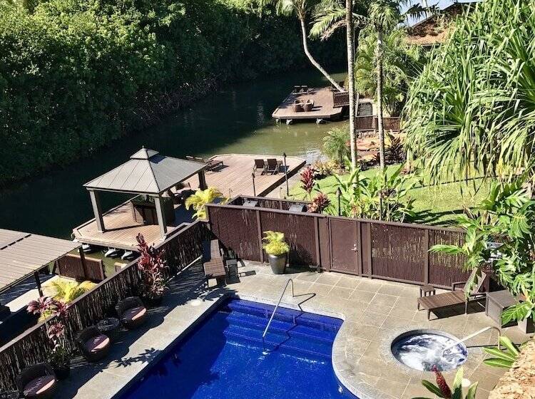 Paradise Bay Resort