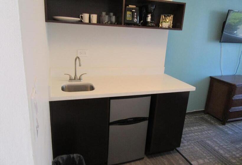 Waikiki Central Hotel No Resort Fees