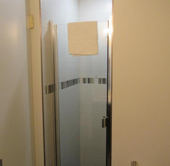 Waikiki Central Hotel No Resort Fees