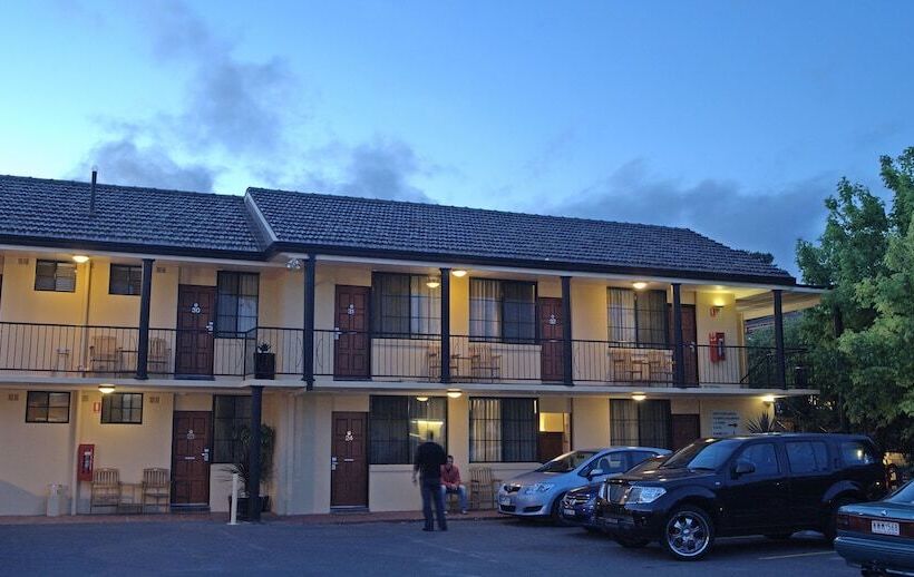Country Plaza Motel