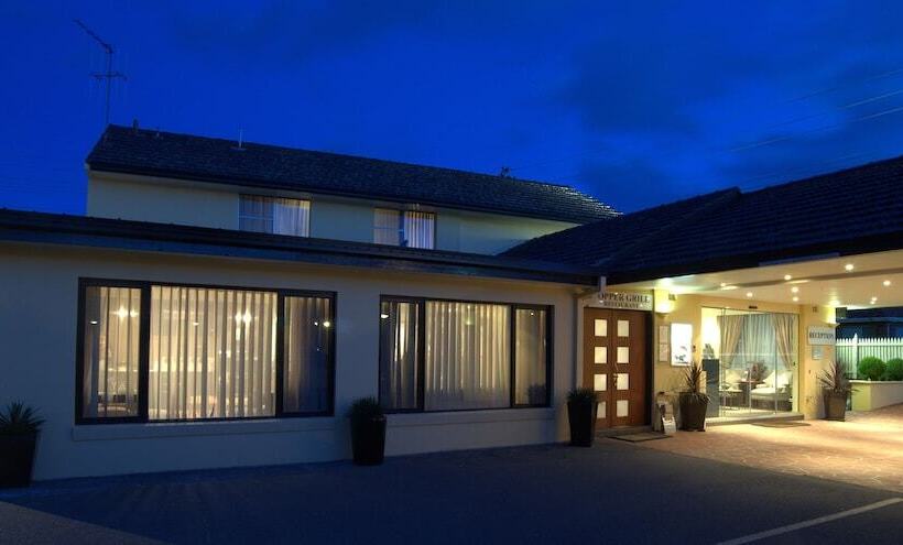 Country Plaza Motel