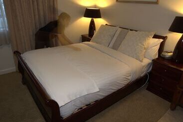 Country Plaza Motel