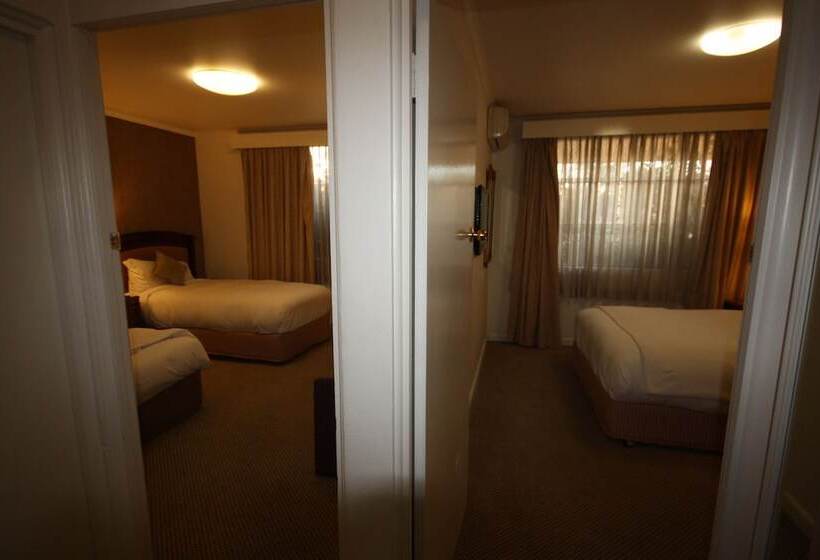 Country Plaza Motel