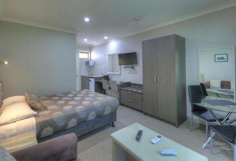 هتل Barrass's John Bright Motor Inn
