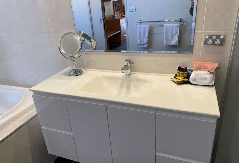 فندق Best Western Plus All Settlers Motor Inn