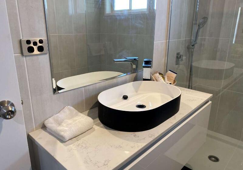 فندق Best Western Plus All Settlers Motor Inn