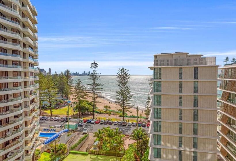 هتل Burleigh Beach Tower