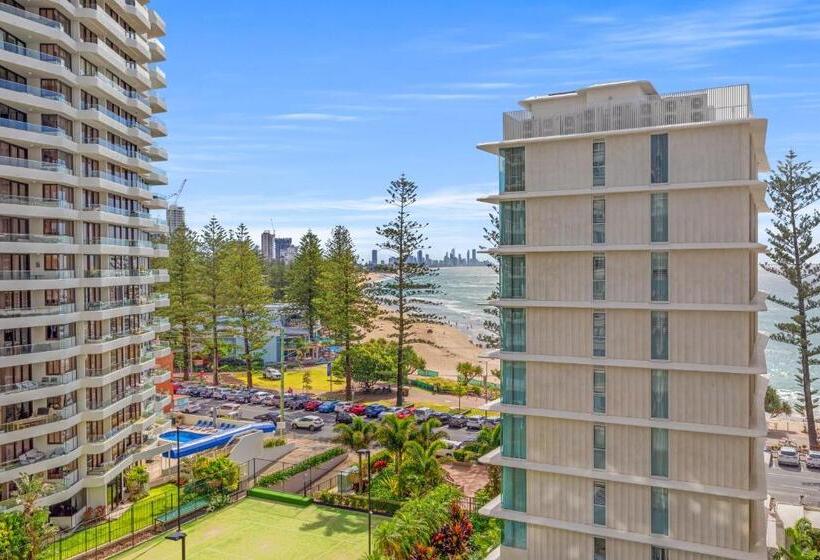 هتل Burleigh Beach Tower