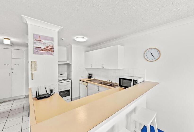 هتل Burleigh Beach Tower