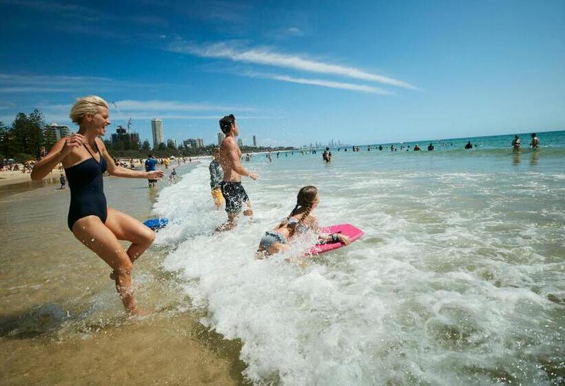 هتل Burleigh Beach Tower