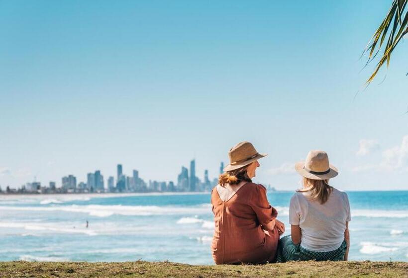 هتل Burleigh Beach Tower