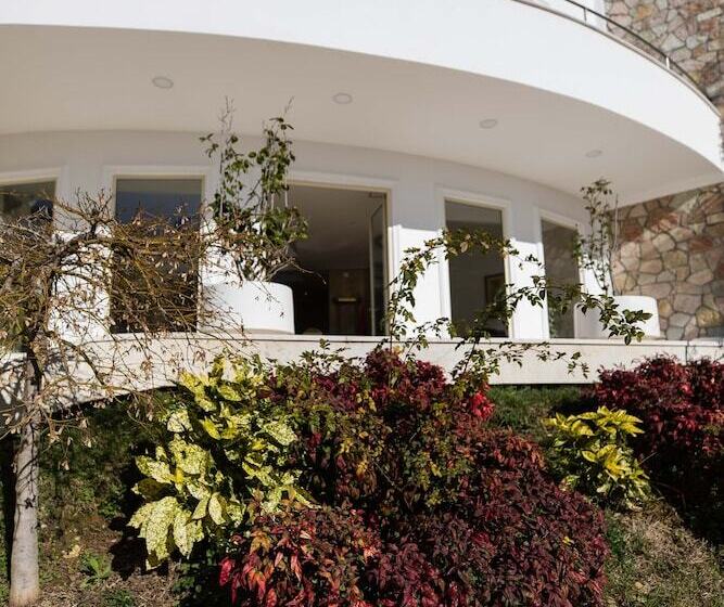 בית מלון כפרי Chateau Linza Resort