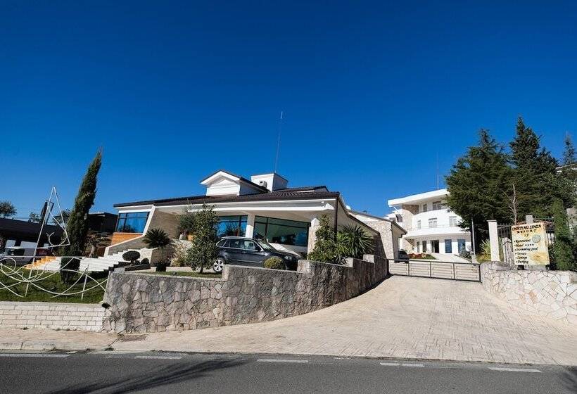 בית מלון כפרי Chateau Linza Resort