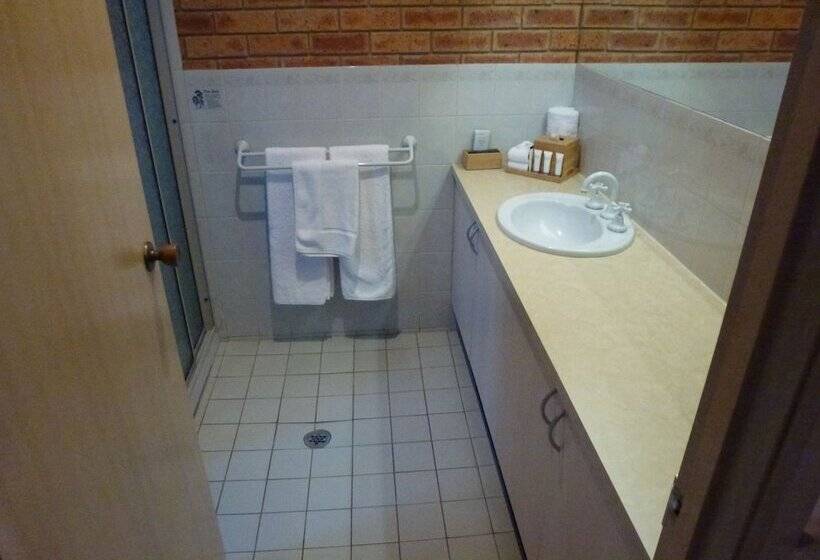 בית מלון כפרי Colonial Motor Inn Bairnsdale Golden Chain Property
