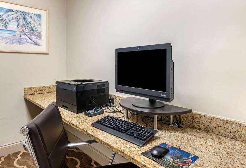 Отель Comfort Suites Maingate East Kissimmee