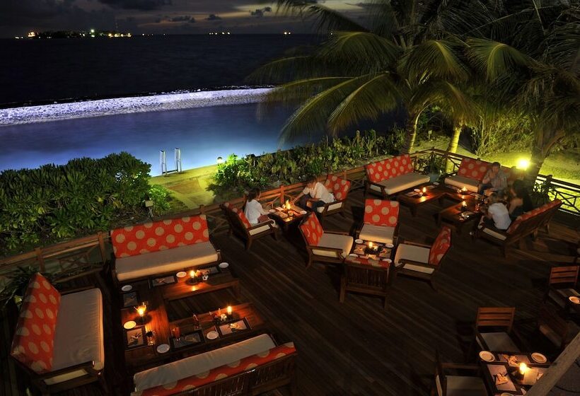 هتل Hulhule Island