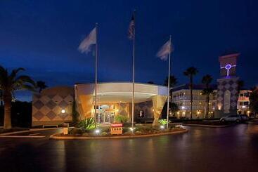هتل Maingate Garden Inn