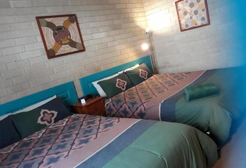 Отель Moe Motor Inn Contactless 24 Hour Checkinn Available