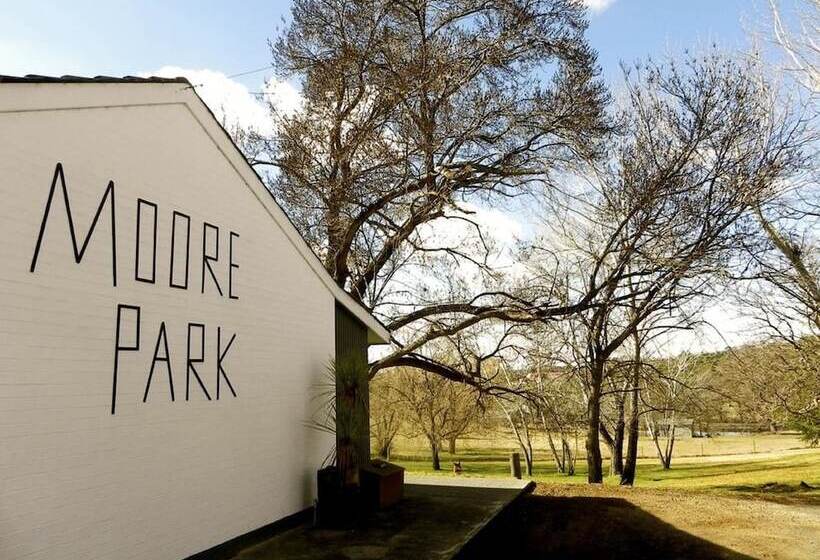 هتل Moore Park Inn