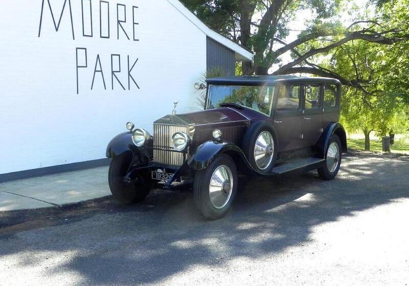 هتل Moore Park Inn