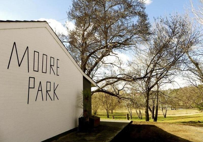 هتل Moore Park Inn
