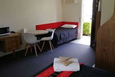 Lakeside Lodge Motel