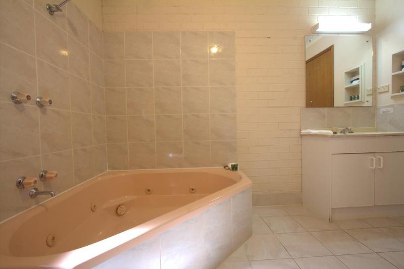 مُتل Blue Whale Motor Inn & Apartments