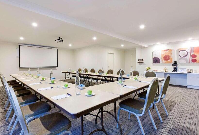 مُتل Ibis Styles Canberra Tall Trees